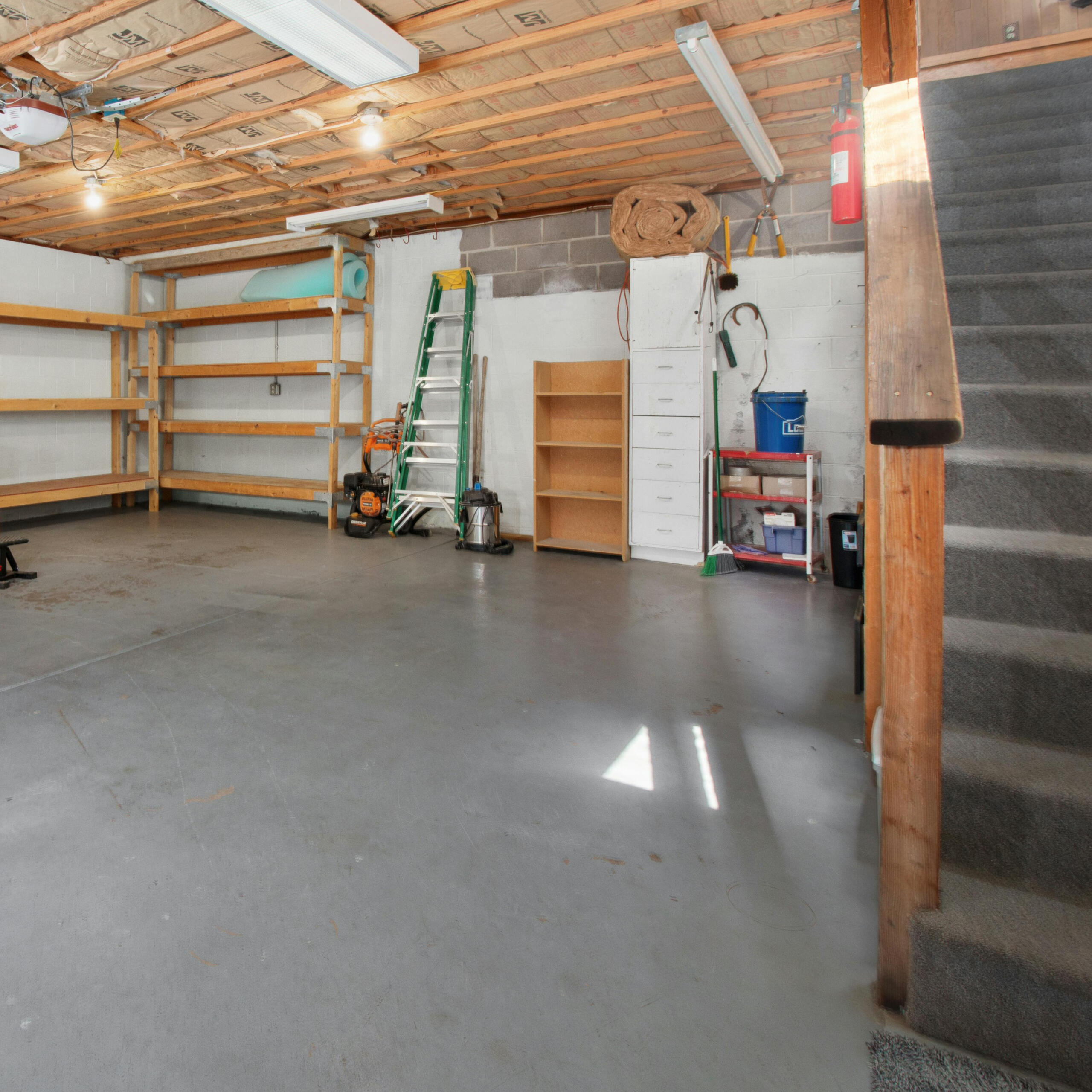Green Flag Hauling & Junk Removal - Clean Garage